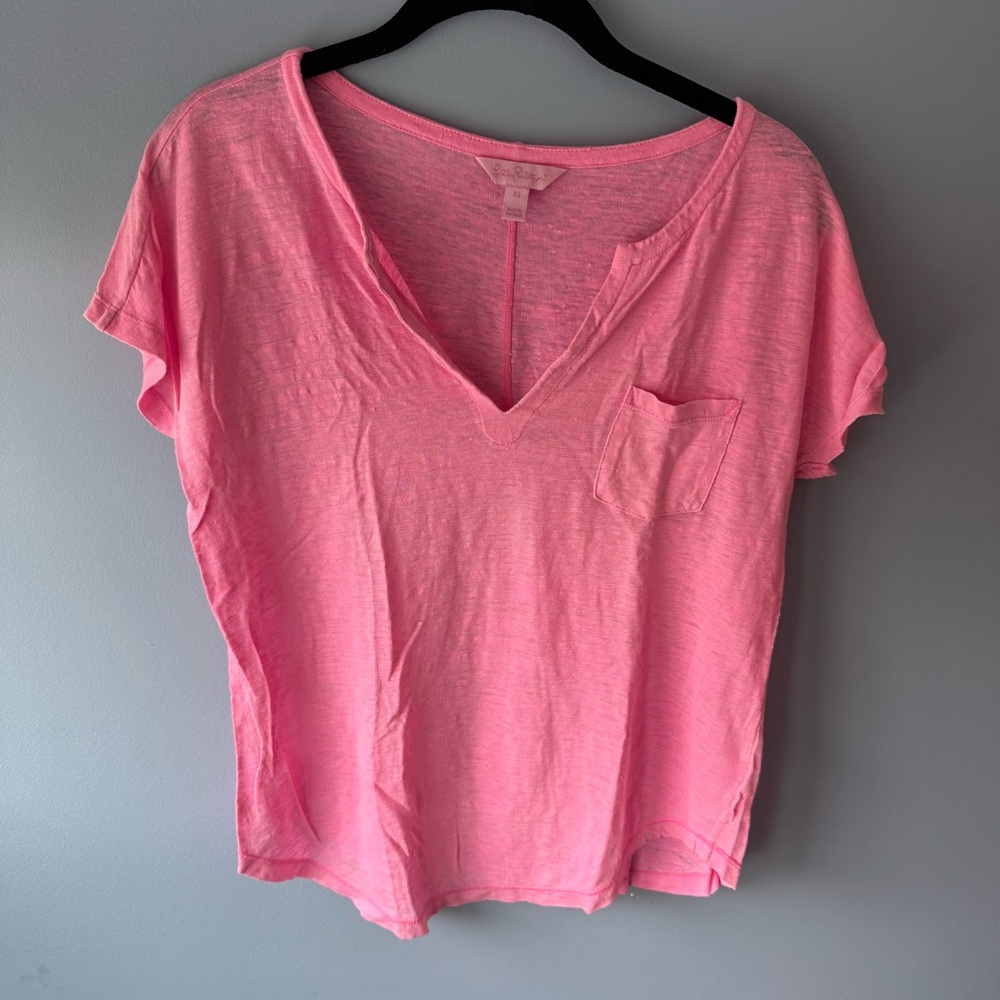 Lilly Pulitzer Bright Pink V-Neck Tee l Size XS